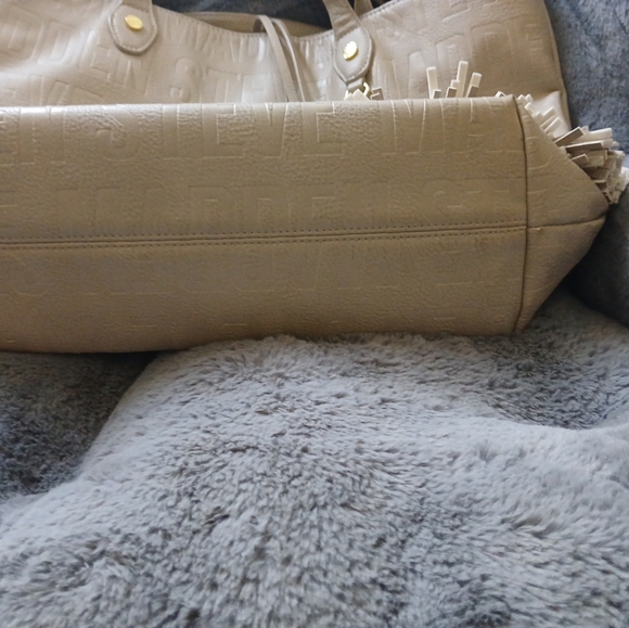 Steve Madden Tote w/ tassel Keychain - Picture 10 of 10